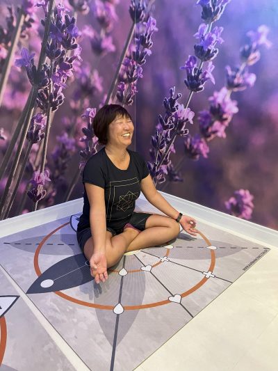 tapete multibe sendo usado para prática de meditação e mindfulness